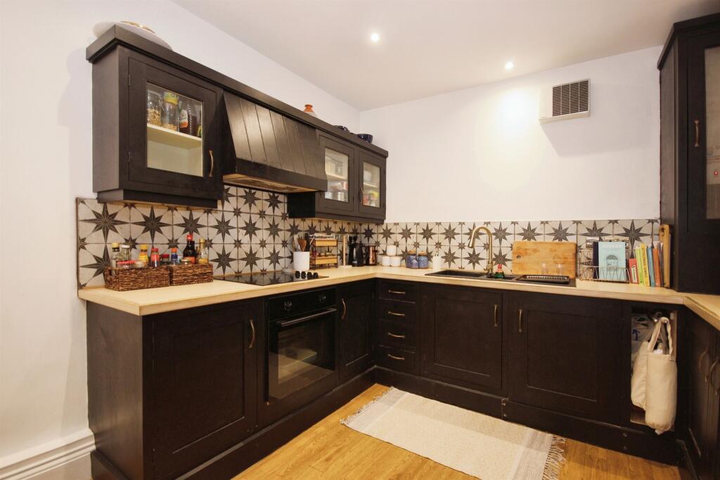 Additional image 4 of Neville Court, Jury Street, Warwick