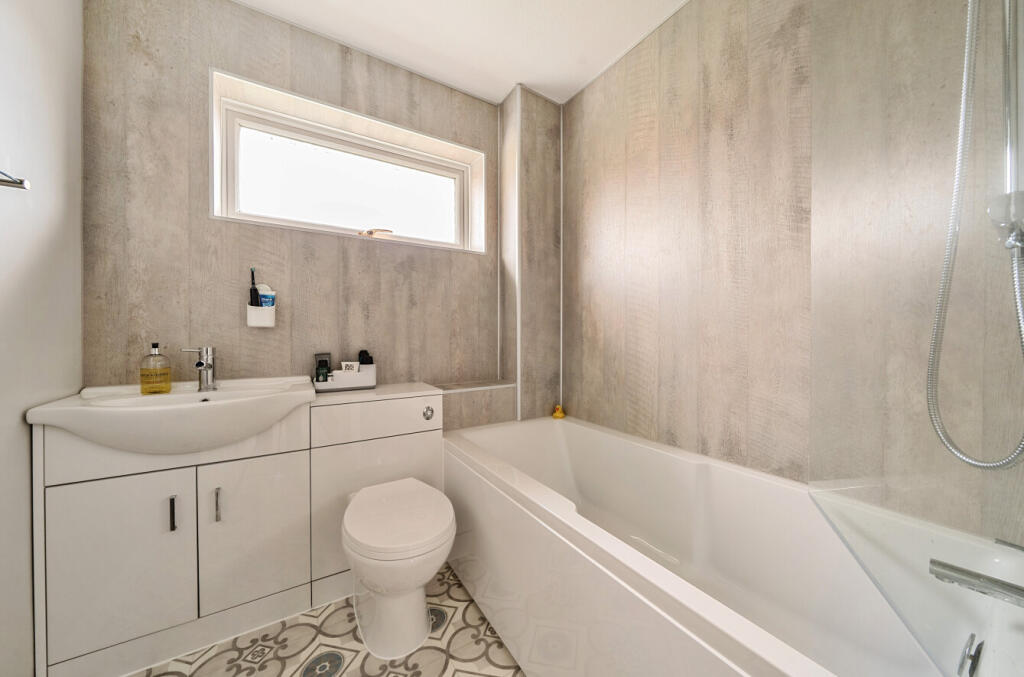 Additional image 8 of Barfield, Sutton At Hone, Dartford, Kent, DA4