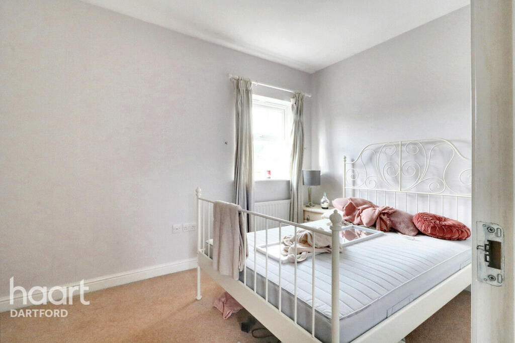 Additional image 12 of Park Cliff Road, Greenhithe