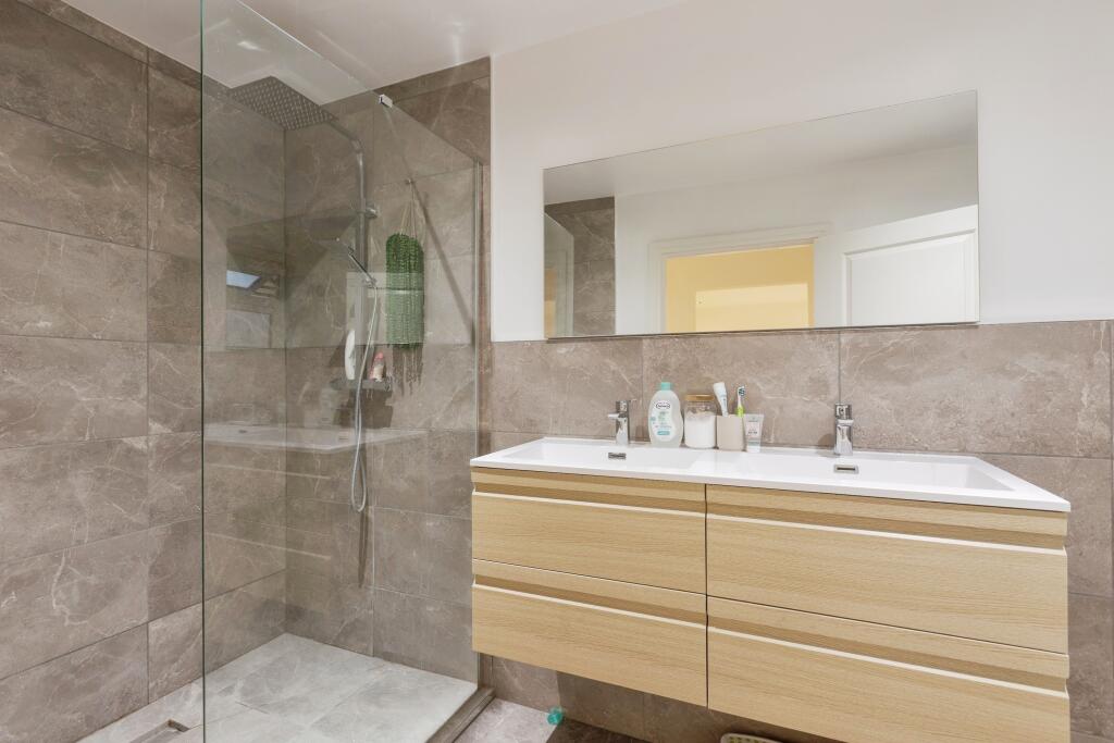 Additional image 11 of Woodland Close, Longfield, Kent, DA3