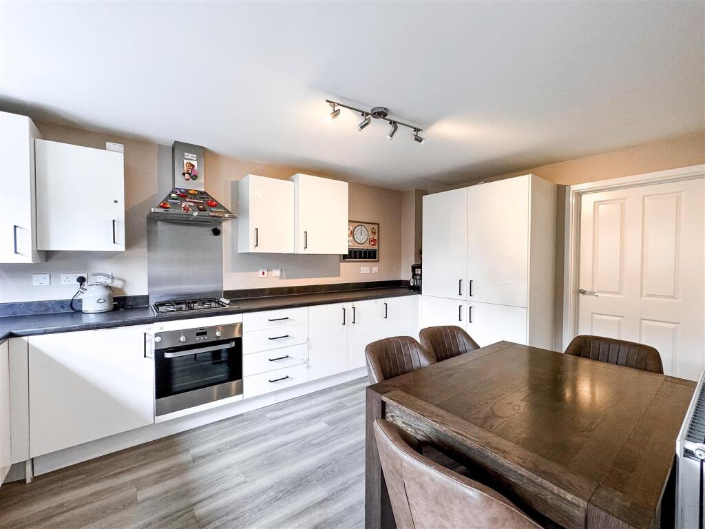 Additional image 23 of Meadow Drive, Long Itchington, Southam