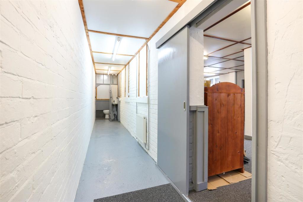 Additional image 6 of Holt Lane