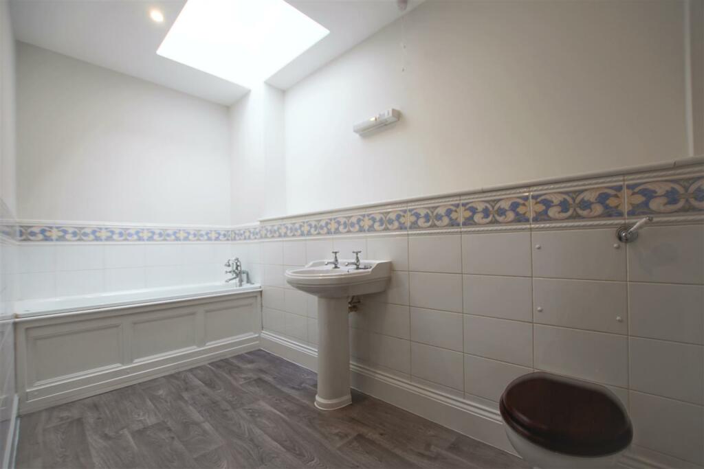 Additional image 19 of Neville Court, Jury Street, Warwick