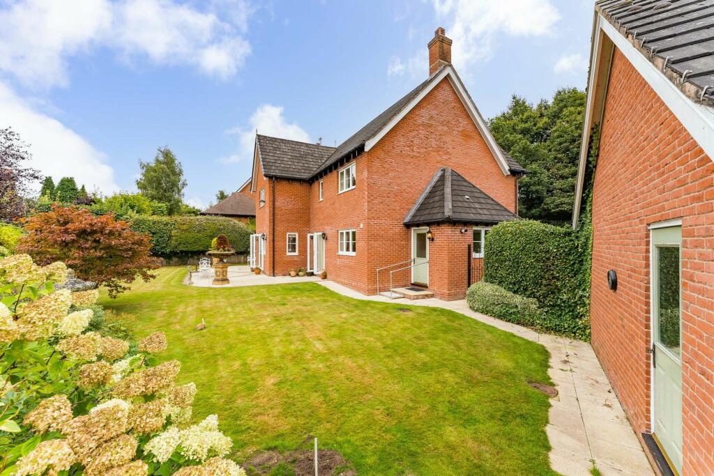 Additional image 11 of Spacious, 5 Bedroom home near the Whitegate Way