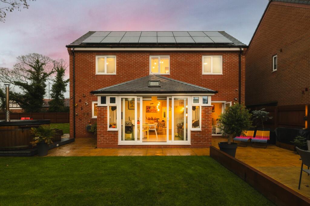 Additional image 7 of Over 2100 square feet on a large plot