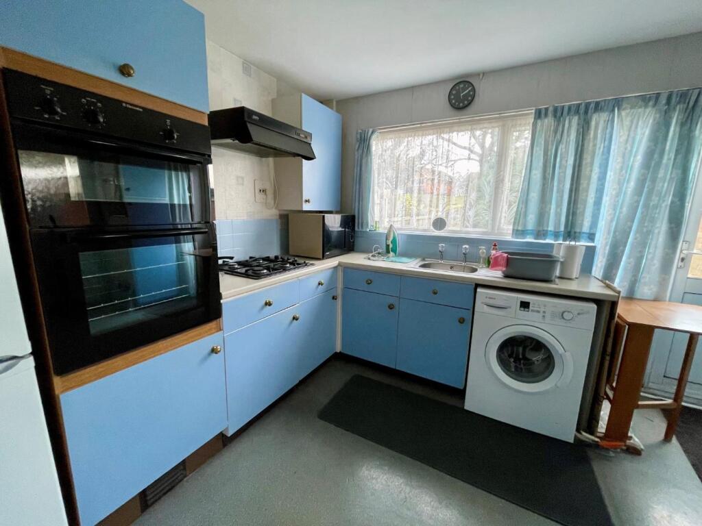 Additional image 5 of Kites Close, Warwick