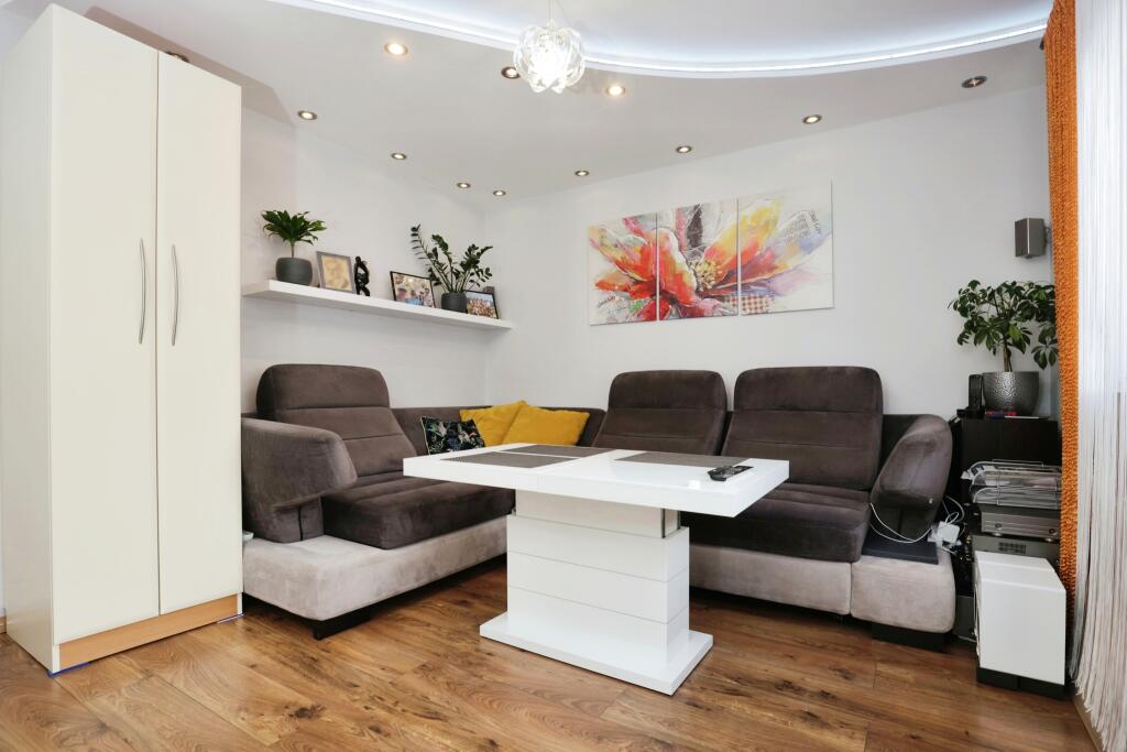 Additional image 2 of Glebe Crescent, Rugby, CV21