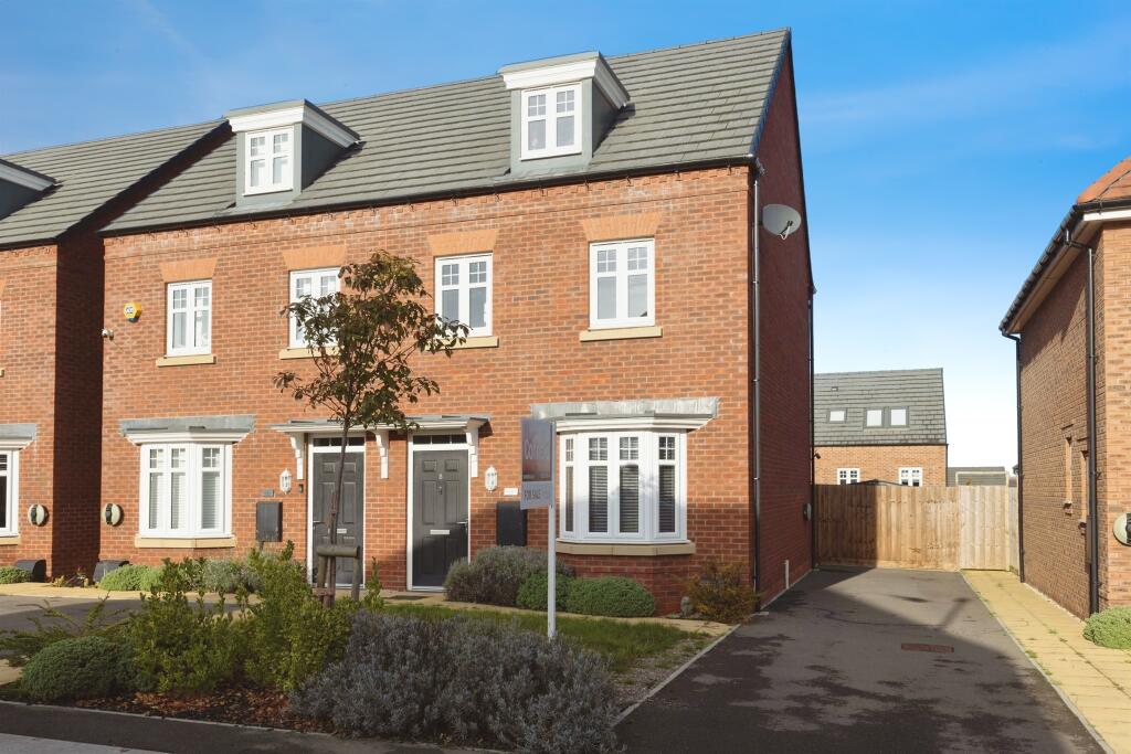 Woodhead Road, Warwick