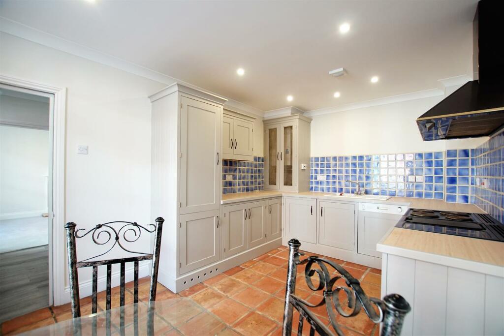 Additional image 5 of Neville Court, Jury Street, Warwick