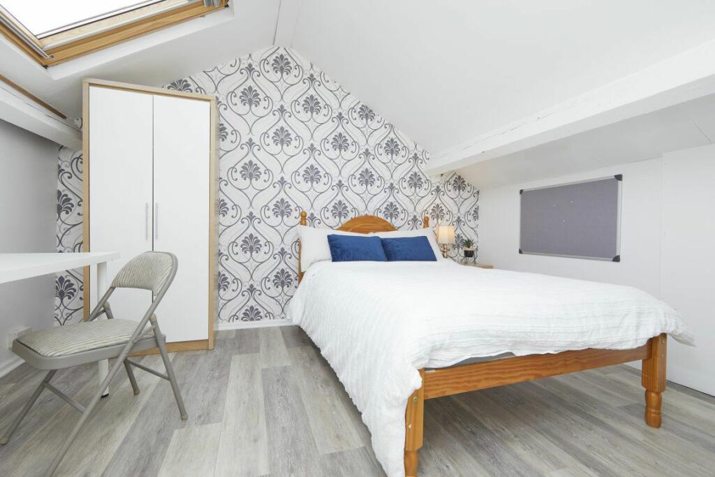 Additional image 42 of Stepping Lane