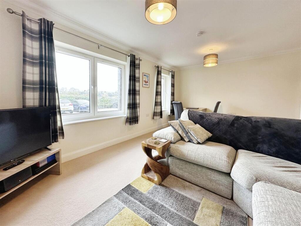 Additional image 2 of Trent Place, Warwick