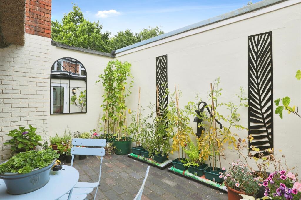 Additional image 14 of Chapel Street, Wellesbourne, Warwick