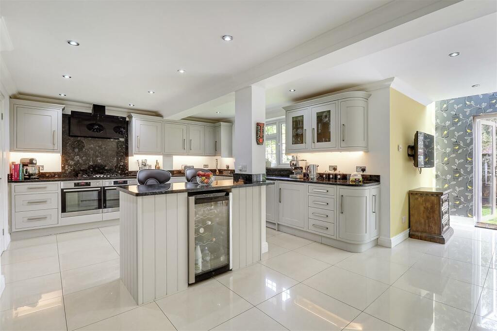 Additional image 14 of Cob Drive, Shorne,