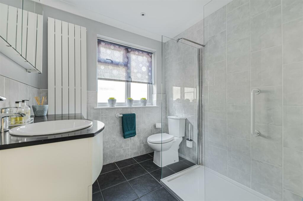 Additional image 8 of Castlefields, Istead Rise, Gravesend