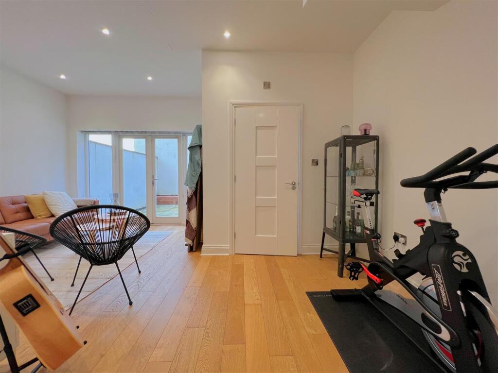 Additional image 7 of Alveston Place, Leamington Spa