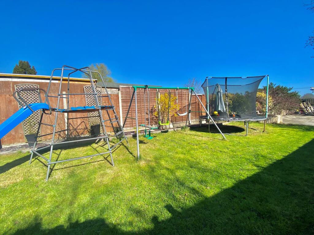 Additional image 27 of Nuneaton Road, Bulkington, CV12