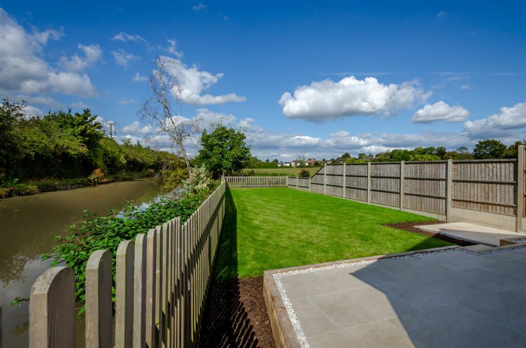 Additional image 25 of The Dairy, Mill House Court, Stoke Golding.