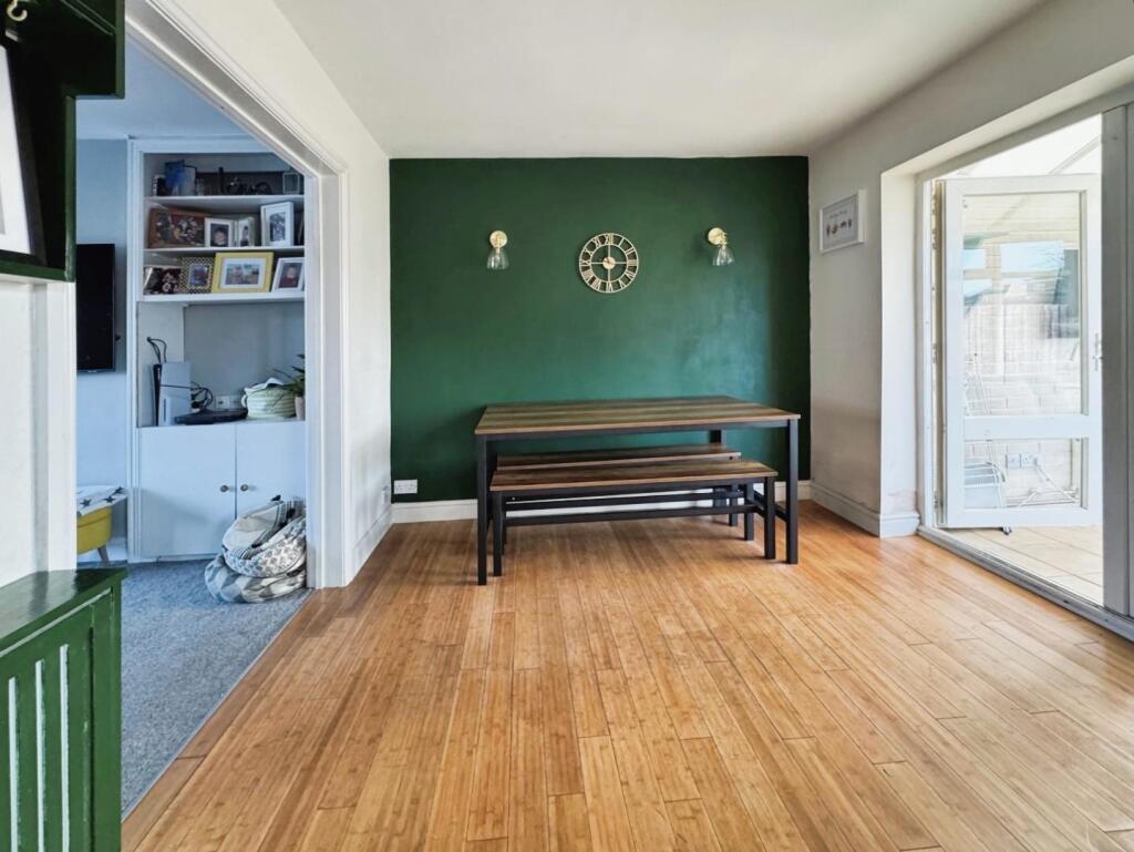 Additional image 6 of Dale Close, Warwick