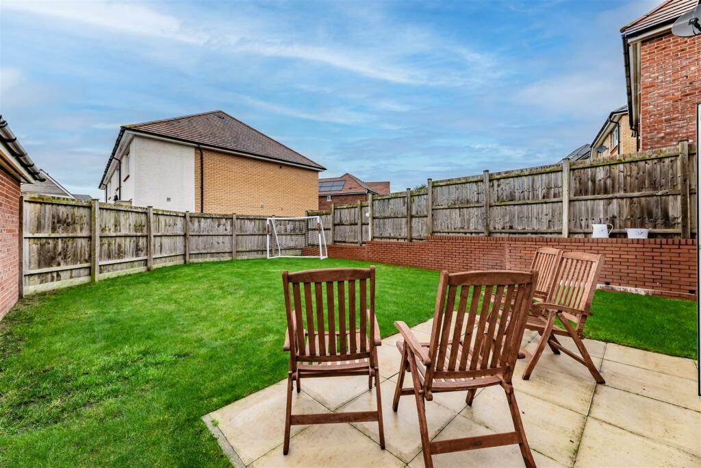 Additional image 28 of Immaculate detached Redrow property on prized cul-de-sac