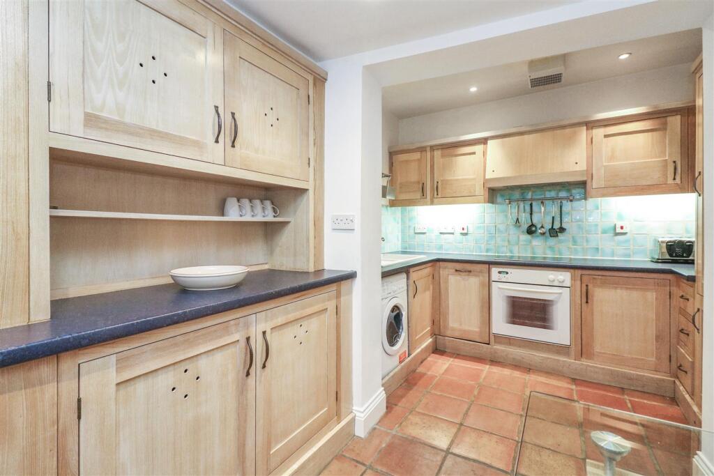 Additional image 3 of Neville Court, Jury Street, Warwick