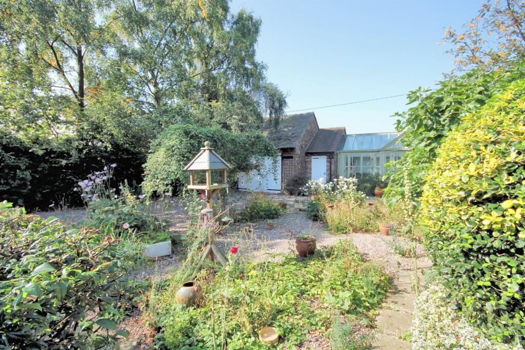 Additional image 28 of Holmes Chapel Road, Lach Dennis