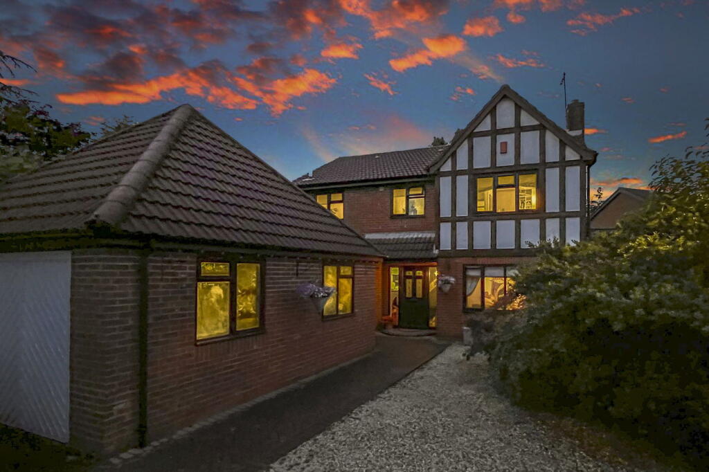 Additional image 5 of Cul-De-Sac Location! The Paddocks, Bulkington, Bedworth, CV12 9SR