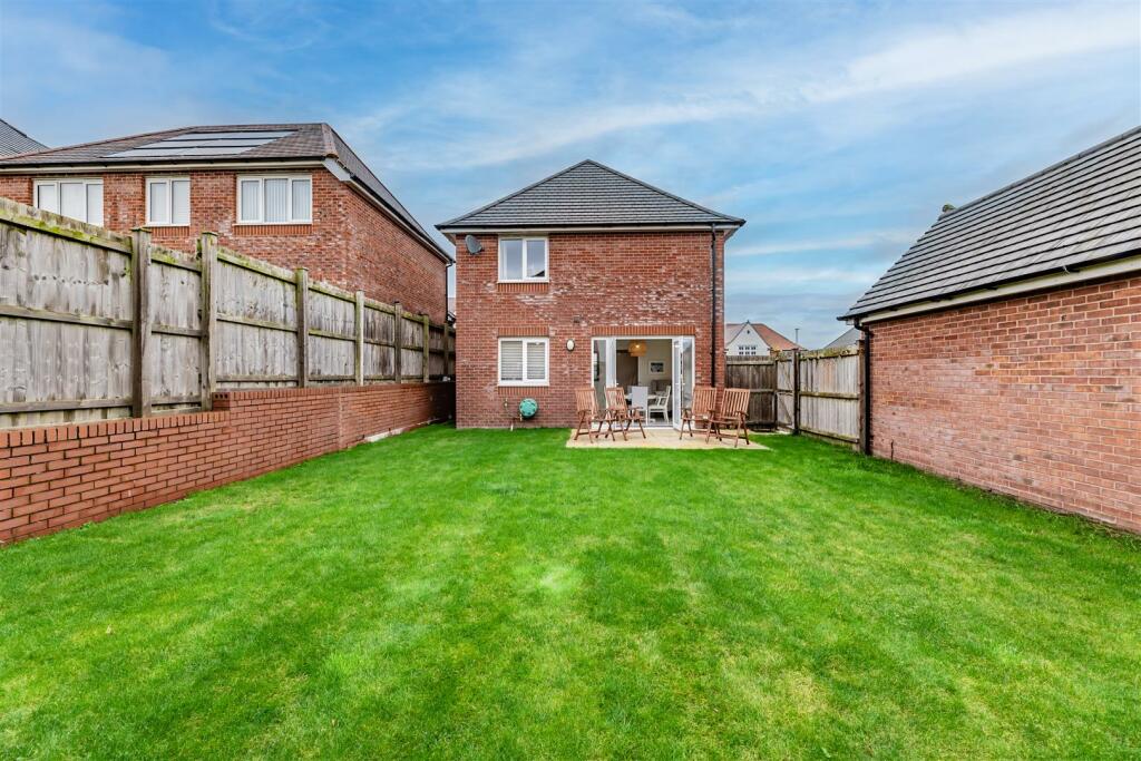 Additional image 27 of Immaculate detached Redrow property on prized cul-de-sac