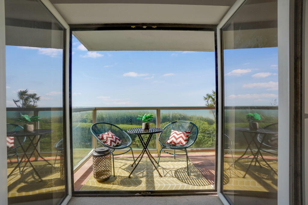 Additional image 34 of Marine Point CT20 2TX