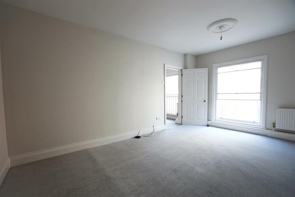 Additional image 10 of Neville Court, Jury Street, Warwick