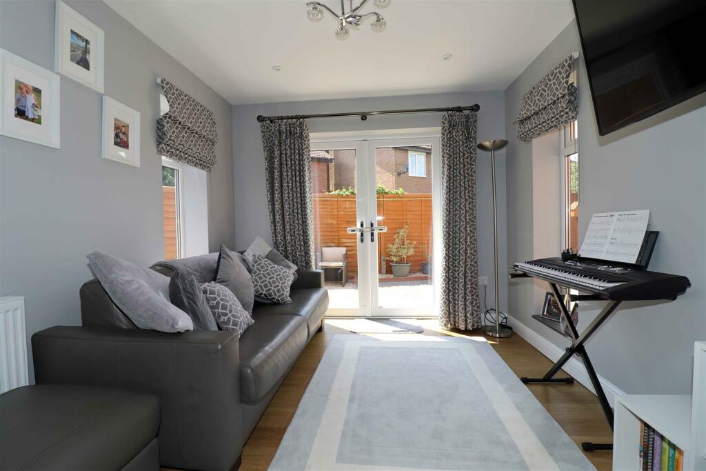 Additional image 19 of Saumur Way, Warwick