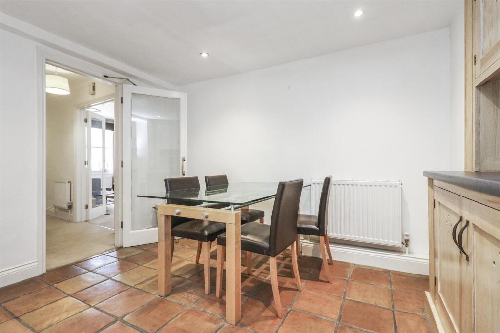 Additional image 7 of Neville Court, Jury Street, Warwick