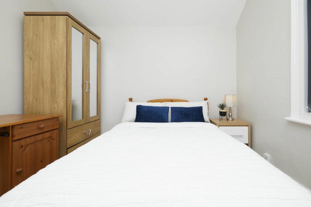 Additional image 39 of Stepping Lane