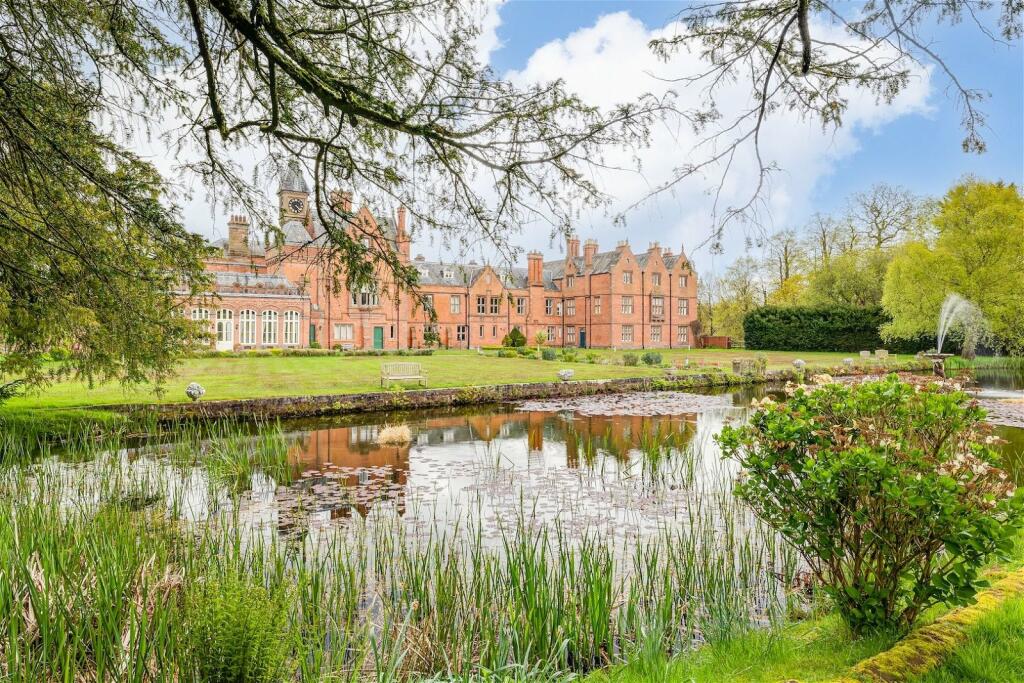 Additional image 3 of Stylish duplex apartment overlooking Vale Royal Abbey golf course