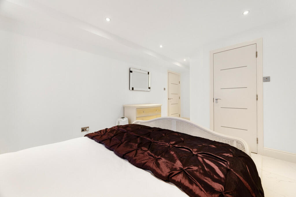 Additional image 28 of Parade, Leamington Spa, Warwickshire CV32 4DG