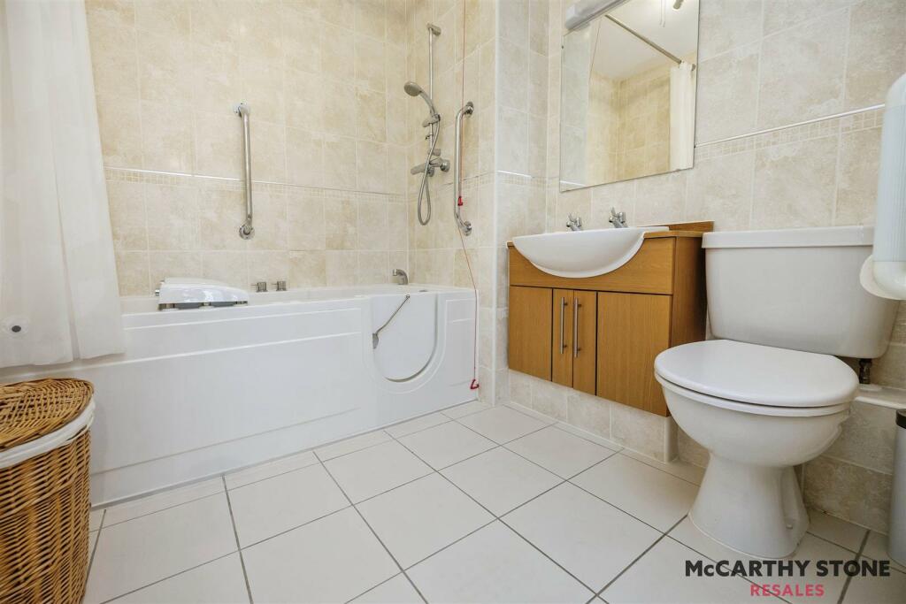 Additional image 12 of Salmon Court, Stratford Road, Wellesbourne, Warwick