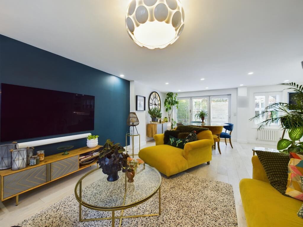 Additional image 7 of Persian Close, City Point