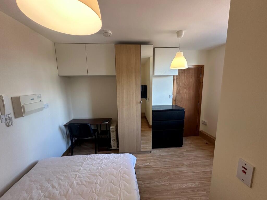 Additional image 6 of Queens Road Room 15