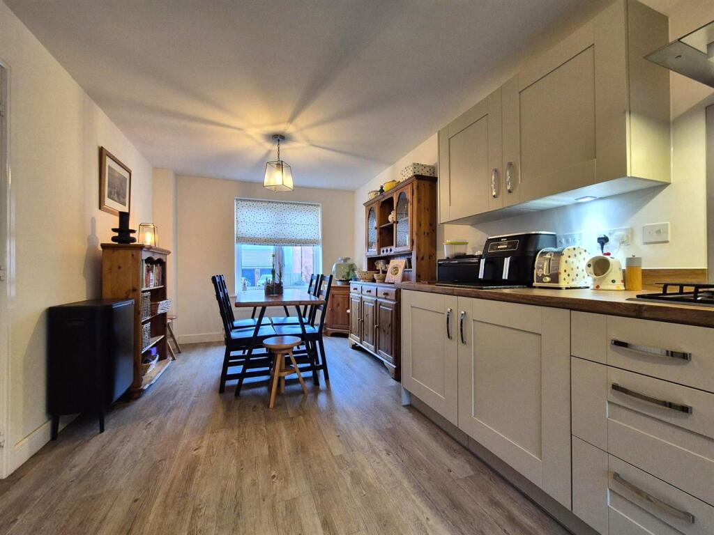 Additional image 3 of Wakem Close, Galley Common, Nuneaton