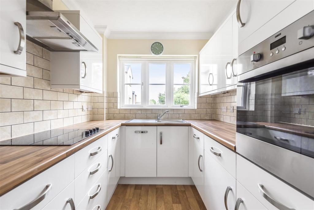 Additional image 4 of Abbots Lodge, Canterbury