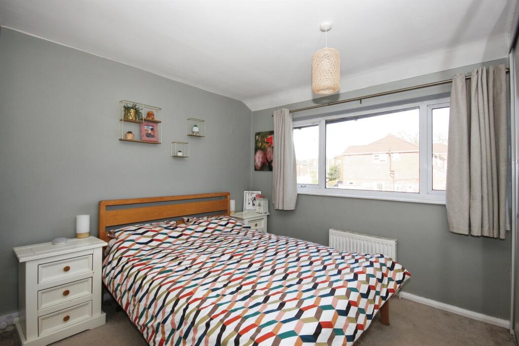 Additional image 17 of Dale Close, Warwick