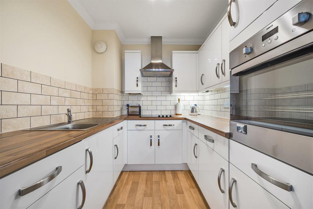Additional image 5 of Abbots Lodge, Canterbury