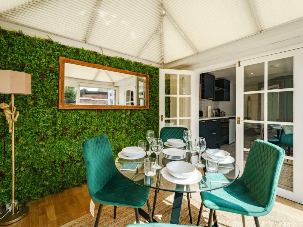 Additional image 18 of Emerald Stays at The Adelphi, 39 Grove Road, Stratford-upon-Avon, CV37 6PB