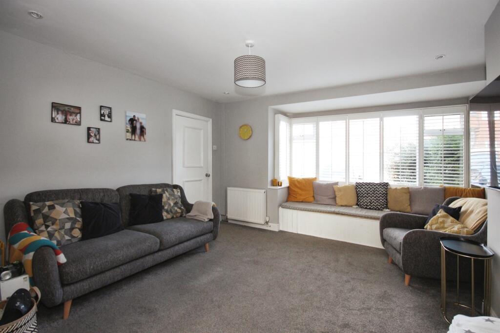 Additional image 4 of Dale Close, Warwick