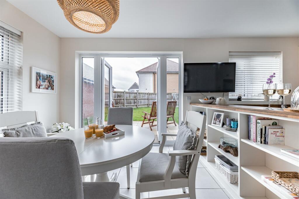 Additional image 11 of Immaculate detached Redrow property on prized cul-de-sac