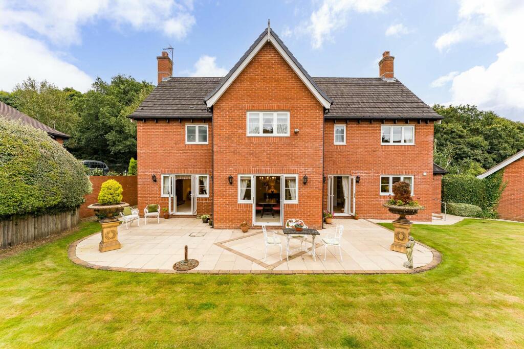 Additional image 10 of Spacious, 5 Bedroom home near the Whitegate Way