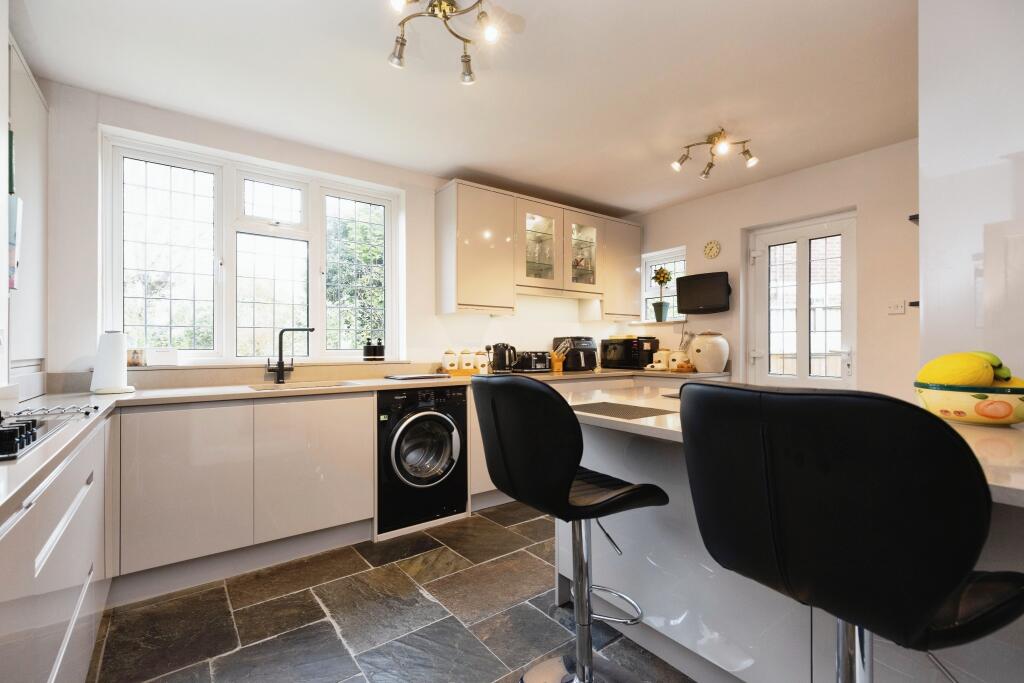 Additional image 2 of Dale Avenue, Stratford-upon-Avon, Warwickshire, CV37