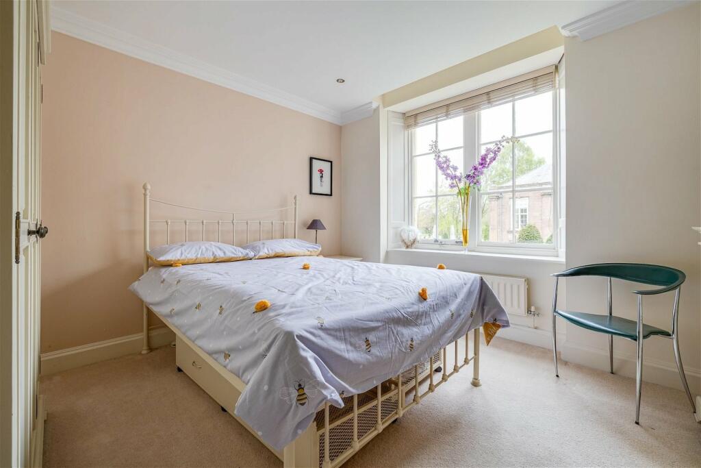 Additional image 16 of Stylish duplex apartment overlooking Vale Royal Abbey golf course