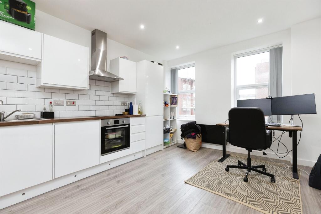 Additional image 10 of Woodside Park, Rugby