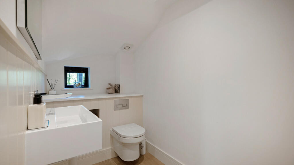 Additional image 13 of Riverside Off Tiddington Road, Stratford Upon Avon, Warwickshire. CV37 7BD