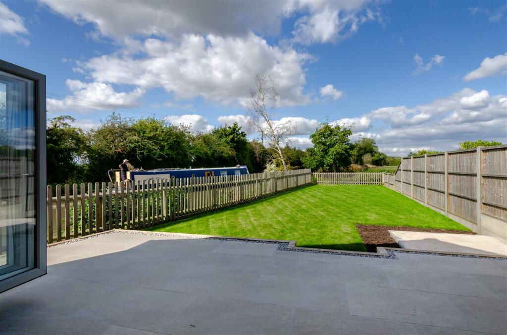 Additional image 29 of The Dairy, Mill House Court, Stoke Golding.